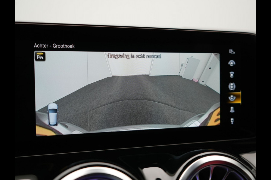 Mercedes-Benz GLA 250 e AMG Line Plug in Hybrid 218pk Dealer O.H | PHEV | Trekhaak af Fabriek | Panodak | Head Up| Adaptive Cruise | Apple Carplay | 360 camera | Sfeerverlichting | Lederen Sportstoelen Verwarmd | Widescreen Display | Navigatie | DAB |