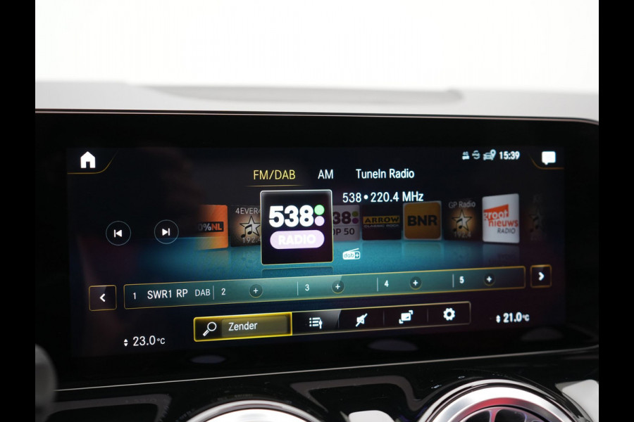 Mercedes-Benz GLA 250 e AMG Line Plug in Hybrid 218pk Dealer O.H | PHEV | Trekhaak af Fabriek | Panodak | Head Up| Adaptive Cruise | Apple Carplay | 360 camera | Sfeerverlichting | Lederen Sportstoelen Verwarmd | Widescreen Display | Navigatie | DAB |