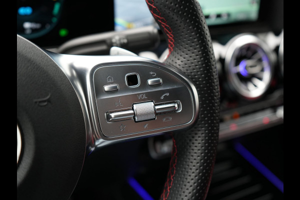 Mercedes-Benz GLA 250 e AMG Line Plug in Hybrid 218pk Dealer O.H | PHEV | Trekhaak af Fabriek | Panodak | Head Up| Adaptive Cruise | Apple Carplay | 360 camera | Sfeerverlichting | Lederen Sportstoelen Verwarmd | Widescreen Display | Navigatie | DAB |