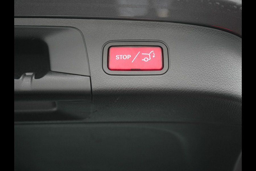 Mercedes-Benz GLA 250 e AMG Line Plug in Hybrid 218pk Dealer O.H | PHEV | Trekhaak af Fabriek | Panodak | Head Up| Adaptive Cruise | Apple Carplay | 360 camera | Sfeerverlichting | Lederen Sportstoelen Verwarmd | Widescreen Display | Navigatie | DAB |