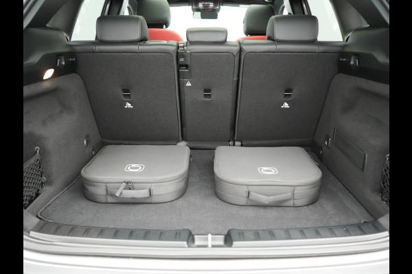 Mercedes-Benz GLA 250 e AMG Line Plug in Hybrid 218pk Dealer O.H | PHEV | Trekhaak af Fabriek | Panodak | Head Up| Adaptive Cruise | Apple Carplay | 360 camera | Sfeerverlichting | Lederen Sportstoelen Verwarmd | Widescreen Display | Navigatie | DAB |