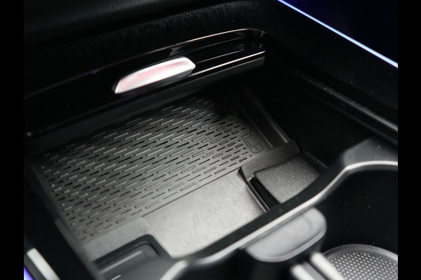 Mercedes-Benz GLA 250 e AMG Line Plug in Hybrid 218pk Dealer O.H | PHEV | Trekhaak af Fabriek | Panodak | Head Up| Adaptive Cruise | Apple Carplay | 360 camera | Sfeerverlichting | Lederen Sportstoelen Verwarmd | Widescreen Display | Navigatie | DAB |