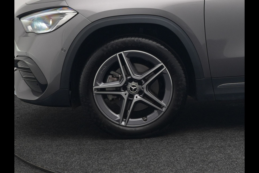 Mercedes-Benz GLA 250 e AMG Line Plug in Hybrid 218pk Dealer O.H | PHEV | Trekhaak af Fabriek | Panodak | Head Up| Adaptive Cruise | Apple Carplay | 360 camera | Sfeerverlichting | Lederen Sportstoelen Verwarmd | Widescreen Display | Navigatie | DAB |