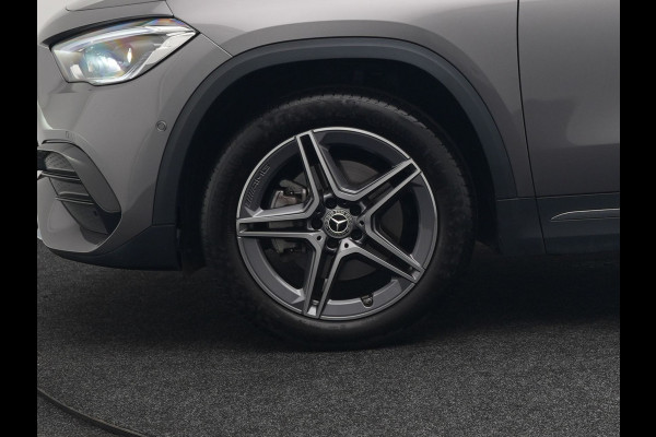 Mercedes-Benz GLA 250 e AMG Line Plug in Hybrid 218pk Dealer O.H | PHEV | Trekhaak af Fabriek | Panodak | Head Up| Adaptive Cruise | Apple Carplay | 360 camera | Sfeerverlichting | Lederen Sportstoelen Verwarmd | Widescreen Display | Navigatie | DAB |