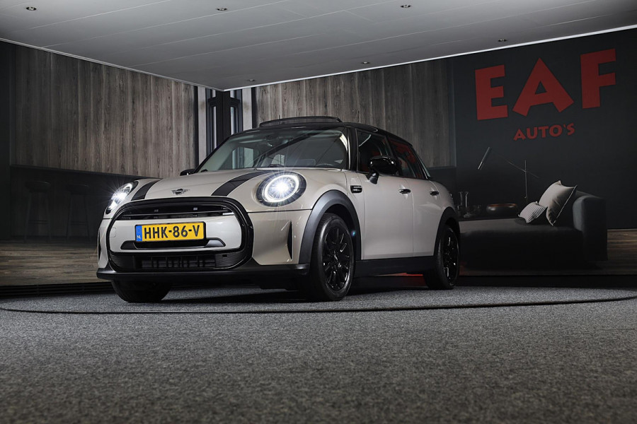 MINI Mini 1.5 Cooper Camden / 5 Deurs / Head Up / Camera / Leder / Open Panoramadak / Led / Pdc / 17 Inch