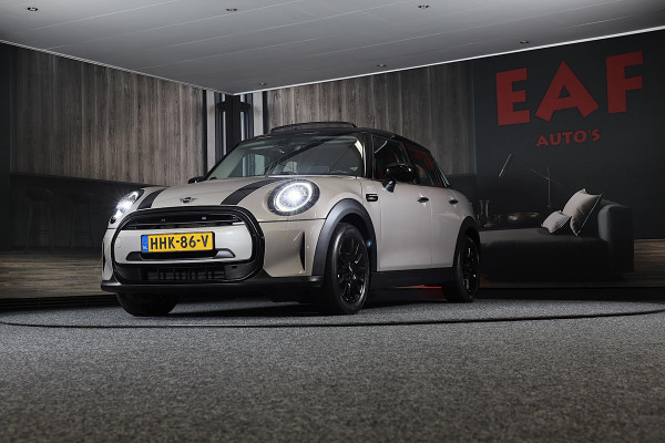MINI Mini 1.5 Cooper Camden / 5 Deurs / Head Up / Camera / Leder / Open Panoramadak / Led / Pdc / 17 Inch