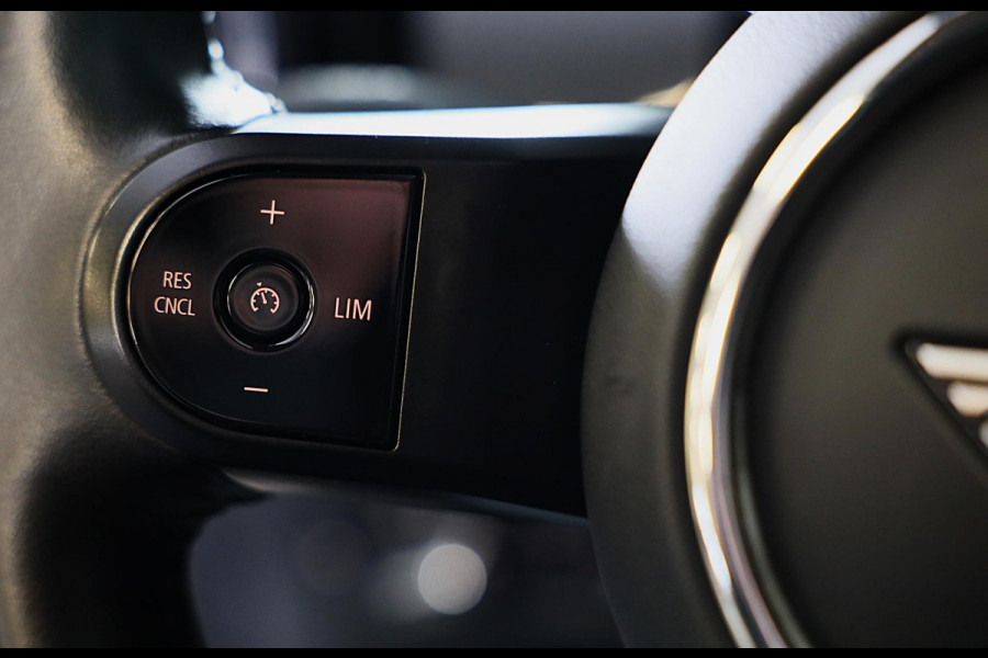 MINI Mini 1.5 Cooper Camden / 5 Deurs / Head Up / Camera / Leder / Open Panoramadak / Led / Pdc / 17 Inch