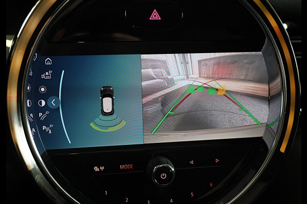 MINI Mini 1.5 Cooper Camden / 5 Deurs / Head Up / Camera / Leder / Open Panoramadak / Led / Pdc / 17 Inch