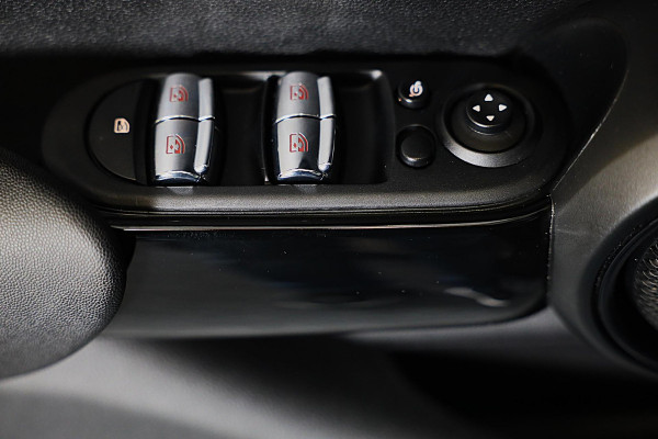 MINI Mini 1.5 Cooper Camden / 5 Deurs / Head Up / Camera / Leder / Open Panoramadak / Led / Pdc / 17 Inch