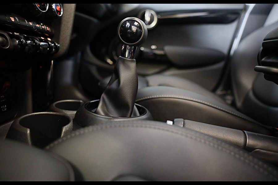 MINI Mini 1.5 Cooper Camden / 5 Deurs / Head Up / Camera / Leder / Open Panoramadak / Led / Pdc / 17 Inch