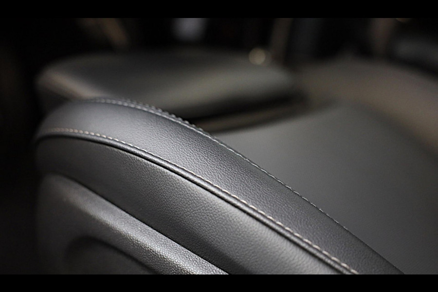 MINI Mini 1.5 Cooper Camden / 5 Deurs / Head Up / Camera / Leder / Open Panoramadak / Led / Pdc / 17 Inch