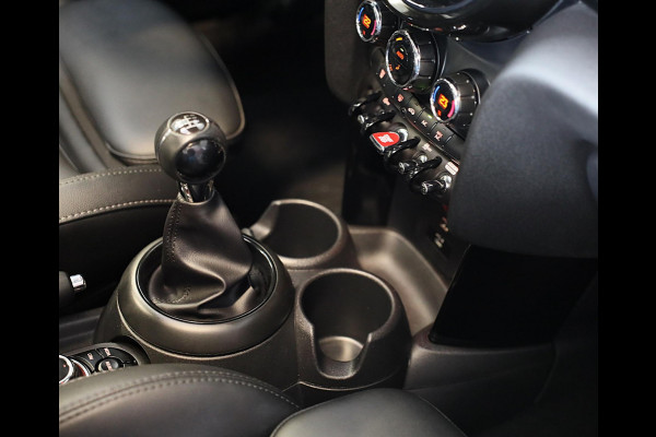 MINI Mini 1.5 Cooper Camden / 5 Deurs / Head Up / Camera / Leder / Open Panoramadak / Led / Pdc / 17 Inch