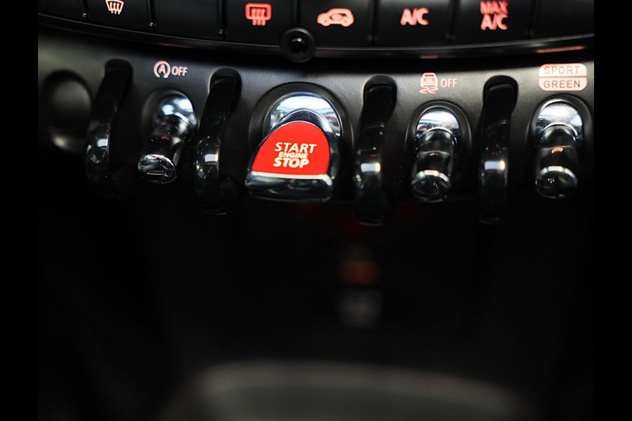 MINI Mini 1.5 Cooper Camden / 5 Deurs / Head Up / Camera / Leder / Open Panoramadak / Led / Pdc / 17 Inch