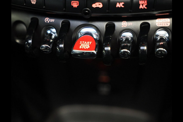 MINI Mini 1.5 Cooper Camden / 5 Deurs / Head Up / Camera / Leder / Open Panoramadak / Led / Pdc / 17 Inch