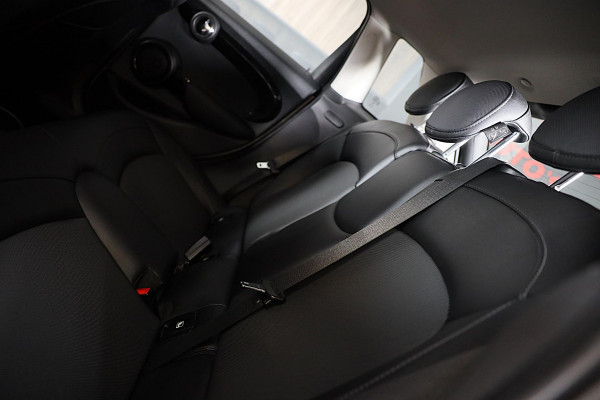 MINI Mini 1.5 Cooper Camden / 5 Deurs / Head Up / Camera / Leder / Open Panoramadak / Led / Pdc / 17 Inch