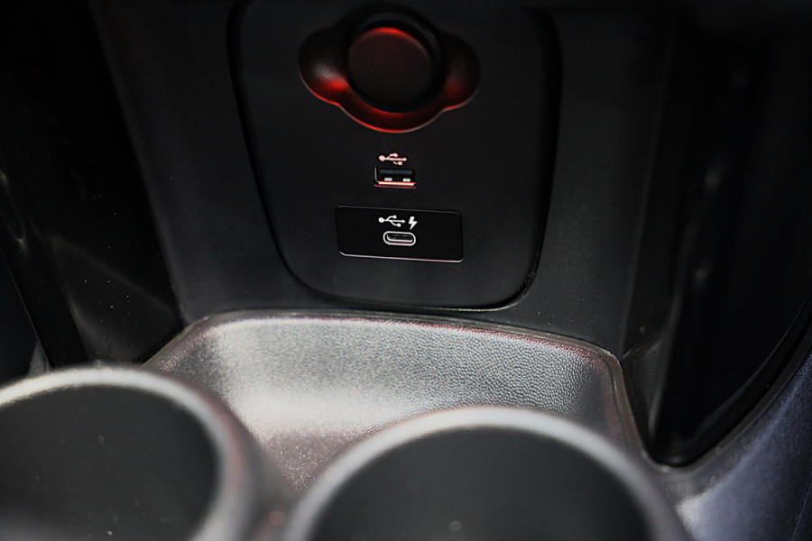 MINI Mini 1.5 Cooper Camden / 5 Deurs / Head Up / Camera / Leder / Open Panoramadak / Led / Pdc / 17 Inch