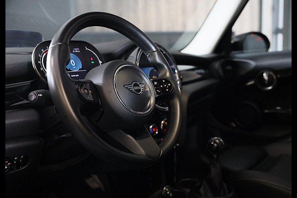 MINI Mini 1.5 Cooper Camden / 5 Deurs / Head Up / Camera / Leder / Open Panoramadak / Led / Pdc / 17 Inch