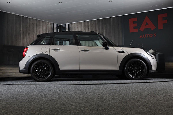 MINI Mini 1.5 Cooper Camden / 5 Deurs / Head Up / Camera / Leder / Open Panoramadak / Led / Pdc / 17 Inch