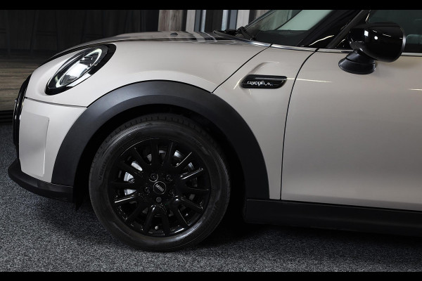 MINI Mini 1.5 Cooper Camden / 5 Deurs / Head Up / Camera / Leder / Open Panoramadak / Led / Pdc / 17 Inch