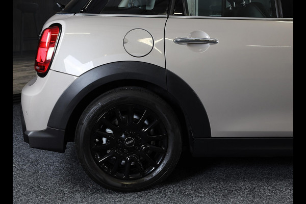 MINI Mini 1.5 Cooper Camden / 5 Deurs / Head Up / Camera / Leder / Open Panoramadak / Led / Pdc / 17 Inch