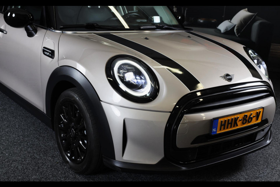 MINI Mini 1.5 Cooper Camden / 5 Deurs / Head Up / Camera / Leder / Open Panoramadak / Led / Pdc / 17 Inch