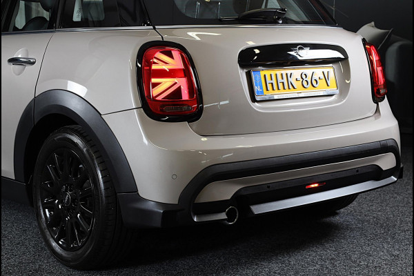 MINI Mini 1.5 Cooper Camden / 5 Deurs / Head Up / Camera / Leder / Open Panoramadak / Led / Pdc / 17 Inch