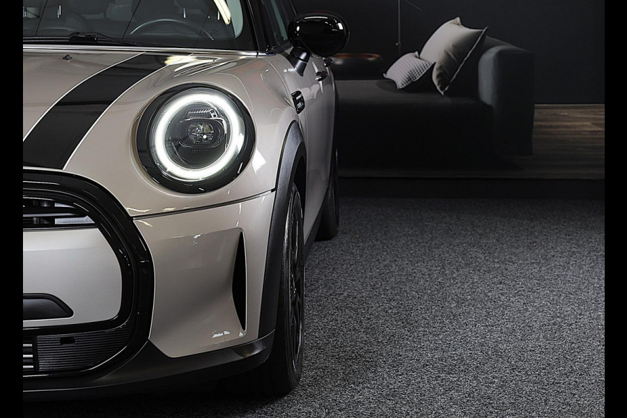MINI Mini 1.5 Cooper Camden / 5 Deurs / Head Up / Camera / Leder / Open Panoramadak / Led / Pdc / 17 Inch