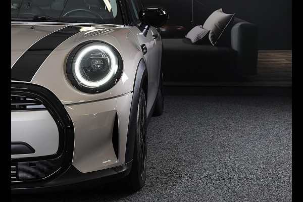 MINI Mini 1.5 Cooper Camden / 5 Deurs / Head Up / Camera / Leder / Open Panoramadak / Led / Pdc / 17 Inch