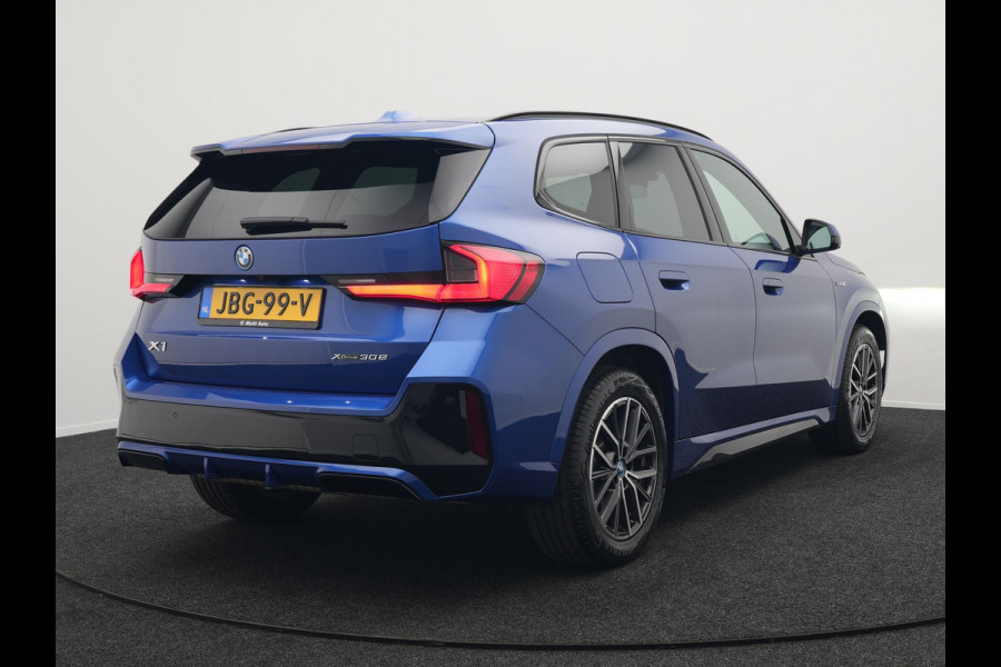 BMW X1 xDrive30e M Sport Plug In Hybrid 327pk PHEV | Head Up | Adaptive Cruise | M Sportstuur | 360 Camera | Harman Kardon | VOLLederen Sportstoelen Massage & Memory | Apple Carplay | Navigatie| Virtual | DAB |