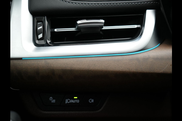 BMW X1 xDrive30e M Sport Plug In Hybrid 327pk PHEV | Head Up | Adaptive Cruise | M Sportstuur | 360 Camera | Harman Kardon | VOLLederen Sportstoelen Massage & Memory | Apple Carplay | Navigatie| Virtual | DAB |