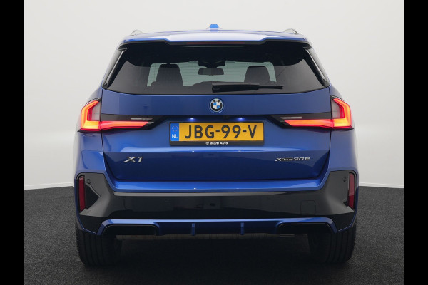 BMW X1 xDrive30e M Sport Plug In Hybrid 327pk PHEV | Head Up | Adaptive Cruise | M Sportstuur | 360 Camera | Harman Kardon | VOLLederen Sportstoelen Massage & Memory | Apple Carplay | Navigatie| Virtual | DAB |