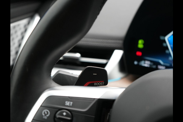 BMW X1 xDrive30e M Sport Plug In Hybrid 327pk PHEV | Head Up | Adaptive Cruise | M Sportstuur | 360 Camera | Harman Kardon | VOLLederen Sportstoelen Massage & Memory | Apple Carplay | Navigatie| Virtual | DAB |