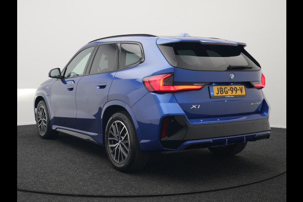 BMW X1 xDrive30e M Sport Plug In Hybrid 327pk PHEV | Head Up | Adaptive Cruise | M Sportstuur | 360 Camera | Harman Kardon | VOLLederen Sportstoelen Massage & Memory | Apple Carplay | Navigatie| Virtual | DAB |