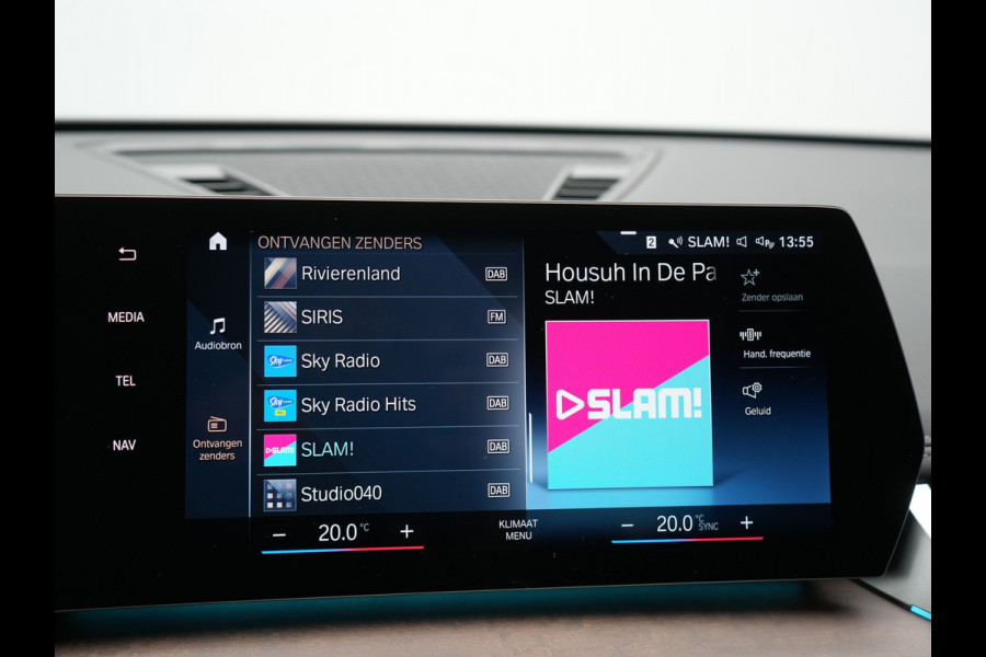 BMW X1 xDrive30e M Sport Plug In Hybrid 327pk PHEV | Head Up | Adaptive Cruise | M Sportstuur | 360 Camera | Harman Kardon | VOLLederen Sportstoelen Massage & Memory | Apple Carplay | Navigatie| Virtual | DAB |