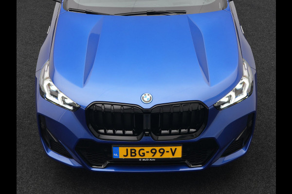 BMW X1 xDrive30e M Sport Plug In Hybrid 327pk PHEV | Head Up | Adaptive Cruise | M Sportstuur | 360 Camera | Harman Kardon | VOLLederen Sportstoelen Massage & Memory | Apple Carplay | Navigatie| Virtual | DAB |