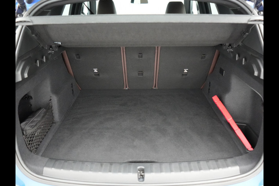 BMW X1 xDrive30e M Sport Plug In Hybrid 327pk PHEV | Head Up | Adaptive Cruise | M Sportstuur | 360 Camera | Harman Kardon | VOLLederen Sportstoelen Massage & Memory | Apple Carplay | Navigatie| Virtual | DAB |