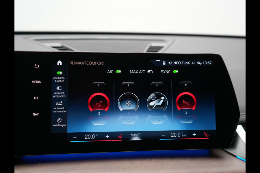 BMW X1 xDrive30e M Sport Plug In Hybrid 327pk PHEV | Head Up | Adaptive Cruise | M Sportstuur | 360 Camera | Harman Kardon | VOLLederen Sportstoelen Massage & Memory | Apple Carplay | Navigatie| Virtual | DAB |