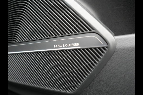 Audi Q5 Sportback 50 TFSI e S edition Plug In Hybrid 299pk Dealer O.H PHEV | Adaptive Cruise | Head Up | Bang & Olufsen | Alcantara Sportstoelen Memory | Keyless | 20"L.M | Camera | Sfeerverlichting |