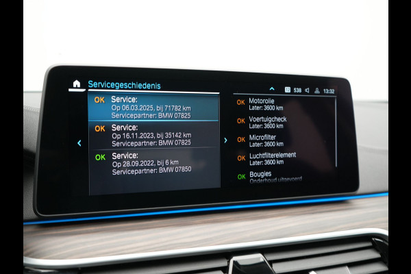 BMW 5 Serie Touring 530e Luxury Line Plug In Hybrid 294pk Dealer O.H PHEV | Trekhaak Af Fabriek | Panodak | Camera | Lederen Sportstoelen Memory & Verwarmd | Apple Carplay | Cruise Control | Navigatie | Virtual | DAB |
