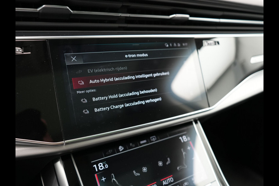 Audi Q7 55 TFSI e Quattro Pro Line Plug In Hybrid 381pk Dealer O.H PHEV | Luchtvering | Trekhaak Af Fabriek | Panodak | Adaptive Cruise | 21 "L.M Matrix LED | Camera | Lederen Sportstoelen Memory & Ventilatie | Navigatie | Keyless | Virtual | DAB  | Softclos