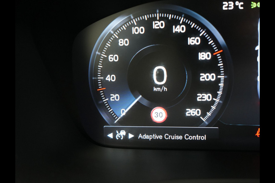 Volvo V60 B4 R-Design Automaat 198pk | Panodak | Adaptive Cruise | Camera | Lederen Sportstoelen Memory & Verwarmd | Pilot Assist | Blis | Navigatie | Stuurverwarming  | Virtual | DAB |