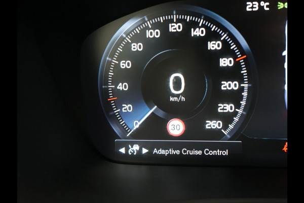 Volvo V60 B4 R-Design Automaat 198pk | Panodak | Adaptive Cruise | Camera | Lederen Sportstoelen Memory & Verwarmd | Pilot Assist | Blis | Navigatie | Stuurverwarming  | Virtual | DAB |
