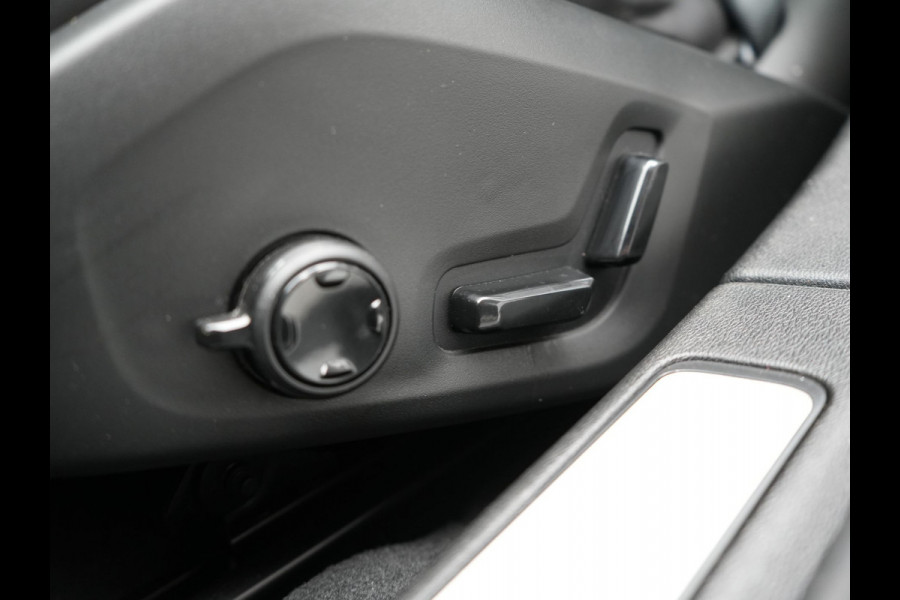 Volvo V60 B4 R-Design Automaat 198pk | Panodak | Adaptive Cruise | Camera | Lederen Sportstoelen Memory & Verwarmd | Pilot Assist | Blis | Navigatie | Stuurverwarming  | Virtual | DAB |