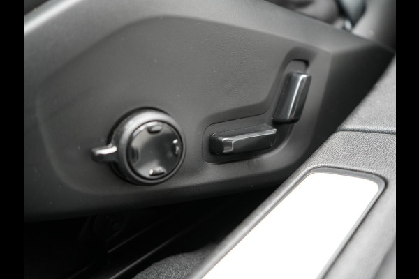 Volvo V60 B4 R-Design Automaat 198pk | Panodak | Adaptive Cruise | Camera | Lederen Sportstoelen Memory & Verwarmd | Pilot Assist | Blis | Navigatie | Stuurverwarming  | Virtual | DAB |