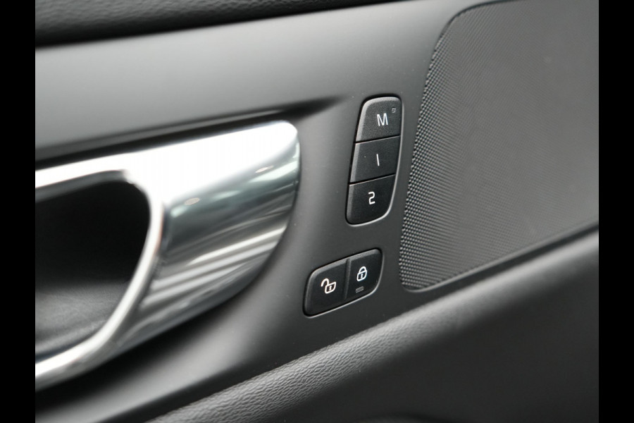 Volvo V60 B4 R-Design Automaat 198pk | Panodak | Adaptive Cruise | Camera | Lederen Sportstoelen Memory & Verwarmd | Pilot Assist | Blis | Navigatie | Stuurverwarming  | Virtual | DAB |