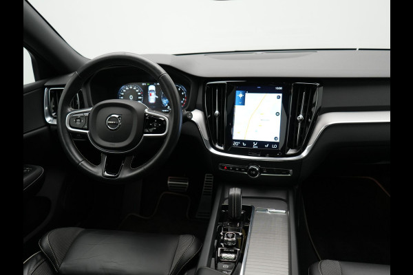 Volvo V60 B4 R-Design Automaat 198pk | Panodak | Adaptive Cruise | Camera | Lederen Sportstoelen Memory & Verwarmd | Pilot Assist | Blis | Navigatie | Stuurverwarming  | Virtual | DAB |