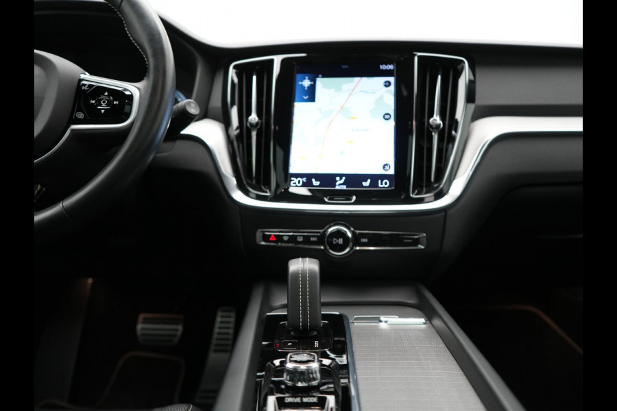 Volvo V60 B4 R-Design Automaat 198pk | Panodak | Adaptive Cruise | Camera | Lederen Sportstoelen Memory & Verwarmd | Pilot Assist | Blis | Navigatie | Stuurverwarming  | Virtual | DAB |