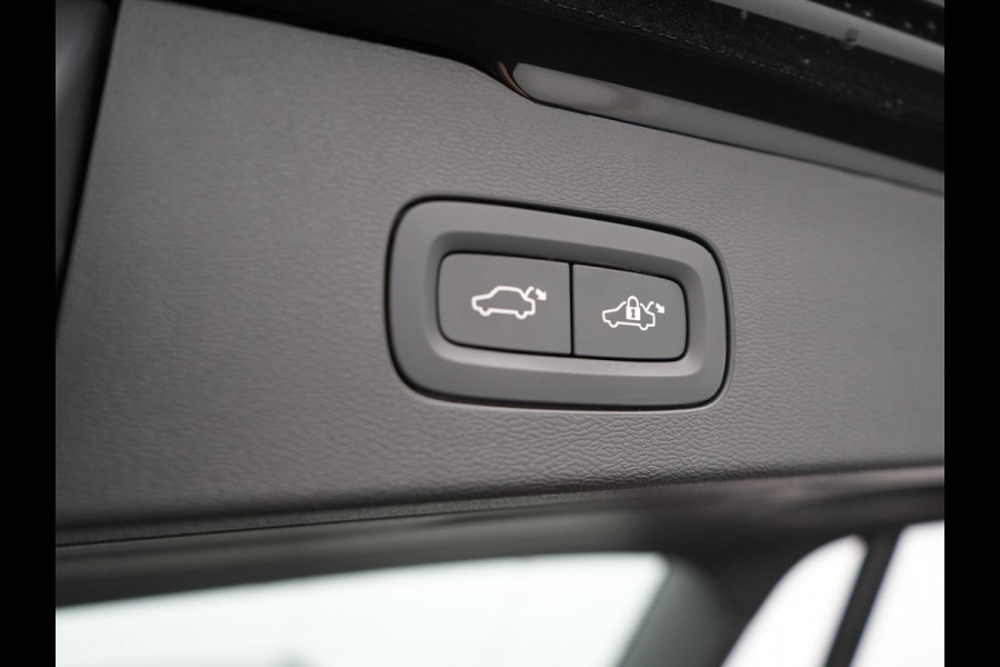 Volvo V60 B4 R-Design Automaat 198pk | Panodak | Adaptive Cruise | Camera | Lederen Sportstoelen Memory & Verwarmd | Pilot Assist | Blis | Navigatie | Stuurverwarming  | Virtual | DAB |