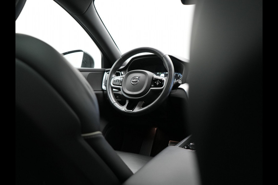 Volvo V60 B4 R-Design Automaat 198pk | Panodak | Adaptive Cruise | Camera | Lederen Sportstoelen Memory & Verwarmd | Pilot Assist | Blis | Navigatie | Stuurverwarming  | Virtual | DAB |