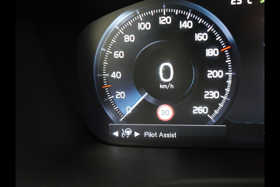 Volvo V60 B4 R-Design Automaat 198pk | Panodak | Adaptive Cruise | Camera | Lederen Sportstoelen Memory & Verwarmd | Pilot Assist | Blis | Navigatie | Stuurverwarming  | Virtual | DAB |